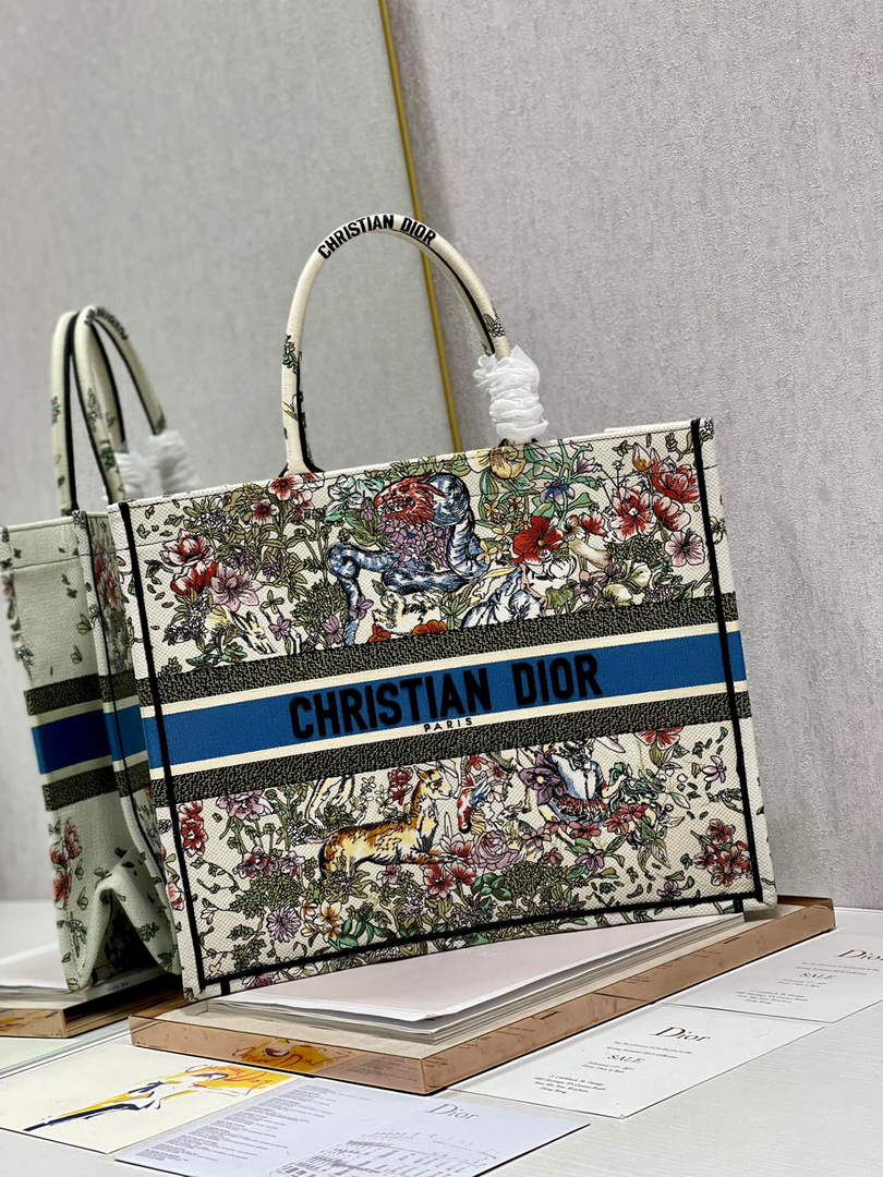 Dior M1286 Large Book Tote Latte D-Constellation Embroidery
