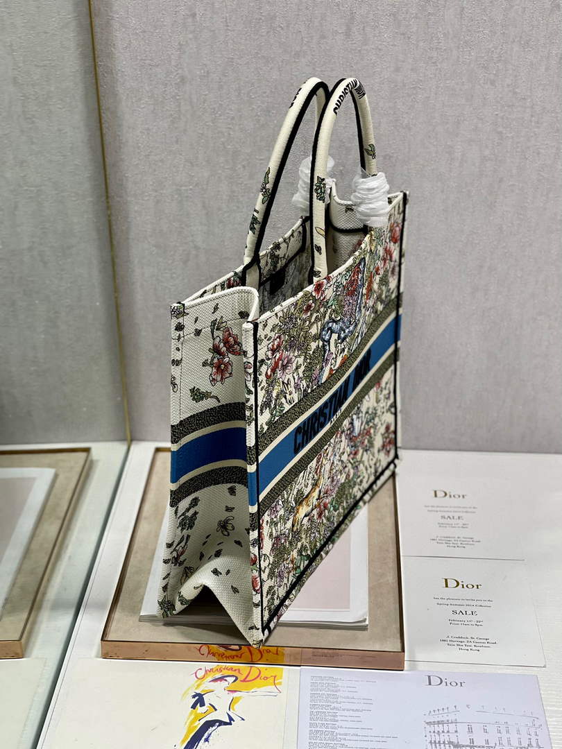 Dior M1286 Large Book Tote Latte D-Constellation Embroidery - Default Title - View 4