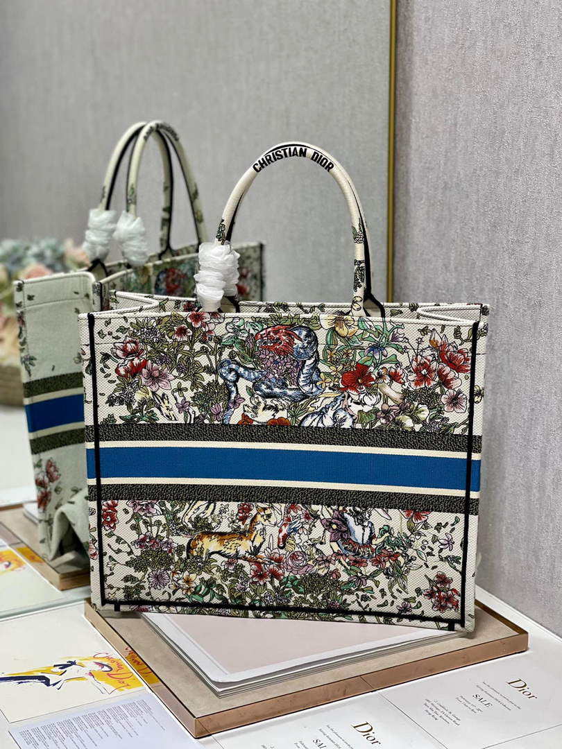 Dior M1286 Large Book Tote Latte D-Constellation Embroidery - Default Title - View 7