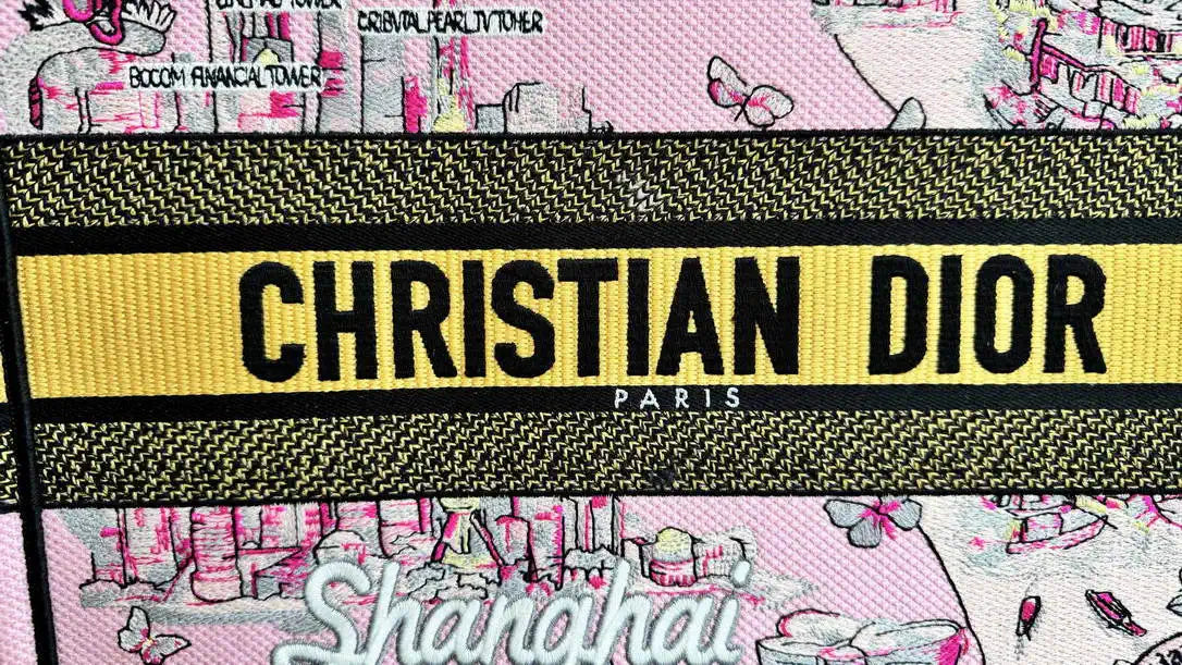 Dior M1296 Souvenir Medium Dior Book Tote Shanghai Bund embroidery pattern M9642
