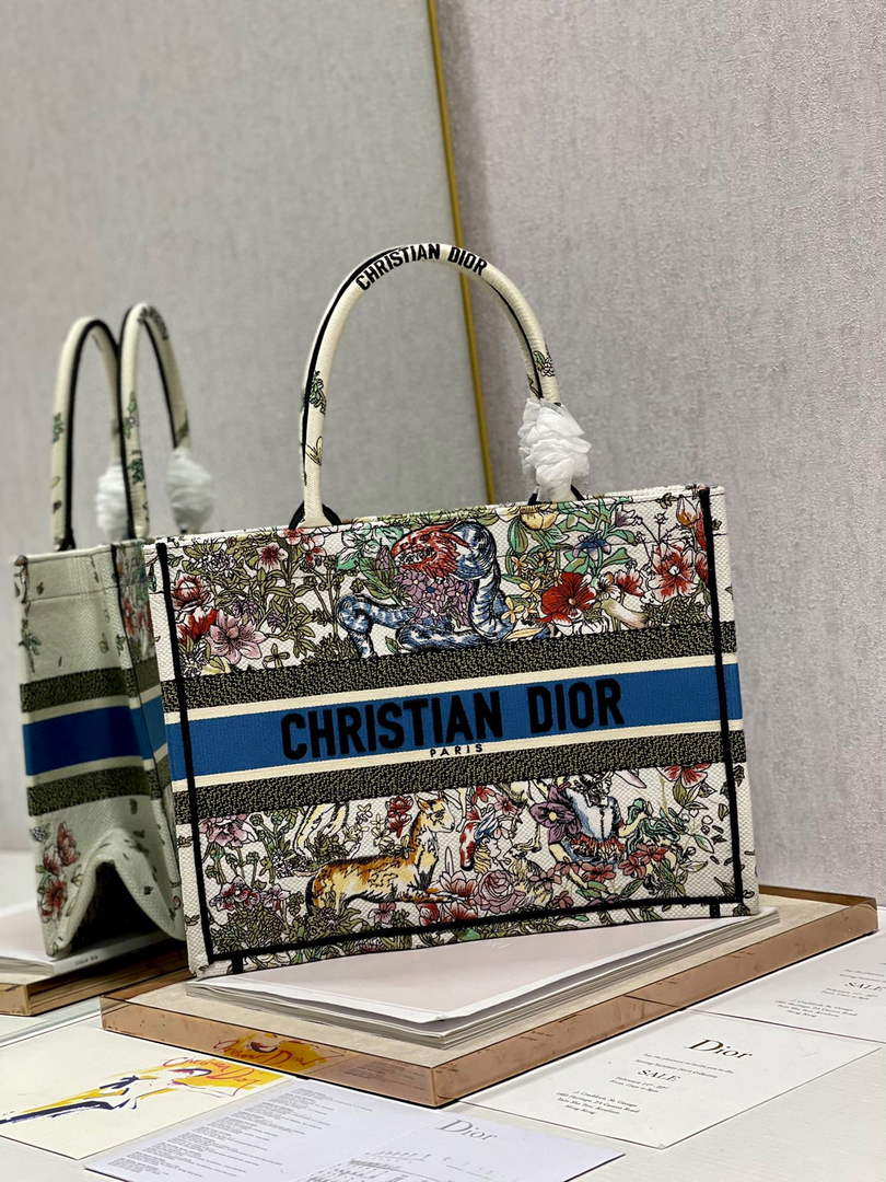 Dior M1296 Medium Book Tote Latte D-Constellation Embroidery Beige
