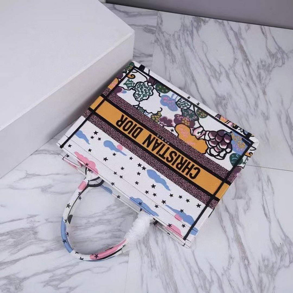 Dior Medium Book Tote Latte Dior Ciel de R¨ºve Embroidery M1296