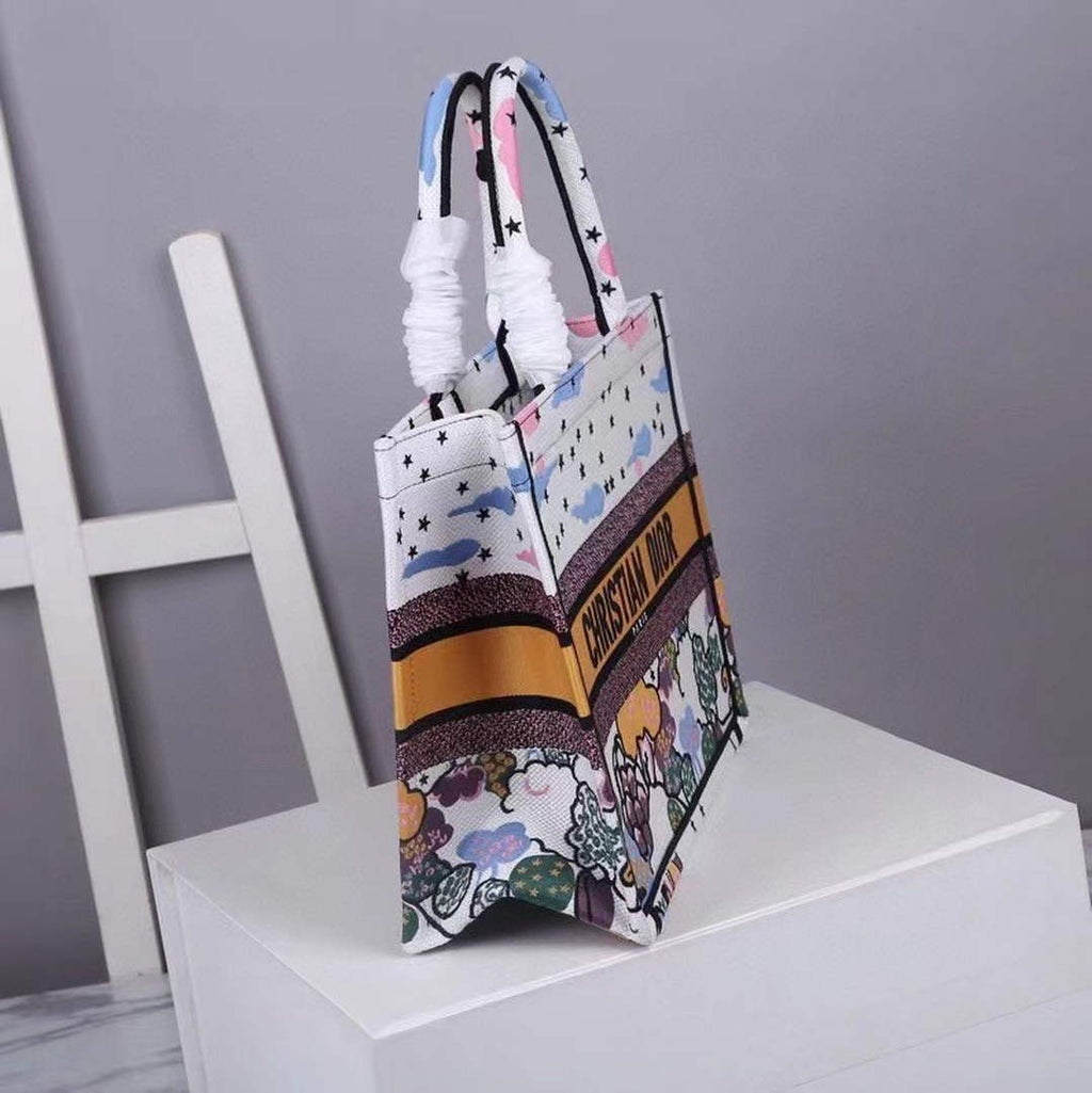 Dior Medium Book Tote Latte Dior Ciel de R¨ºve Embroidery M1296