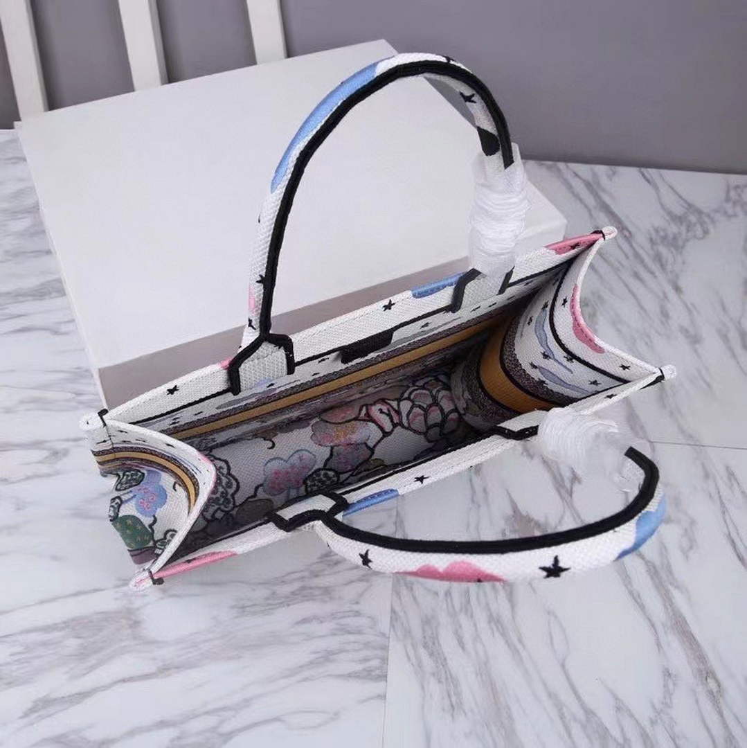 Dior Medium Book Tote Latte Dior Ciel de R¨ºve Embroidery M1296