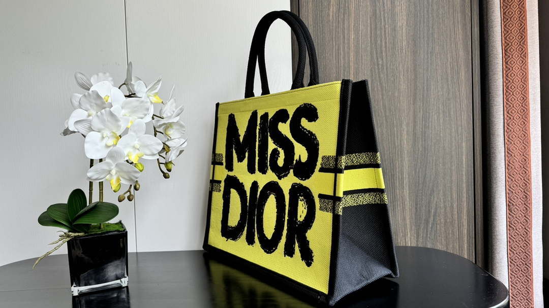 Dior M1296 Medium Dior Book Tote Two-Tone Green and Blue Miss Dior Graffiti