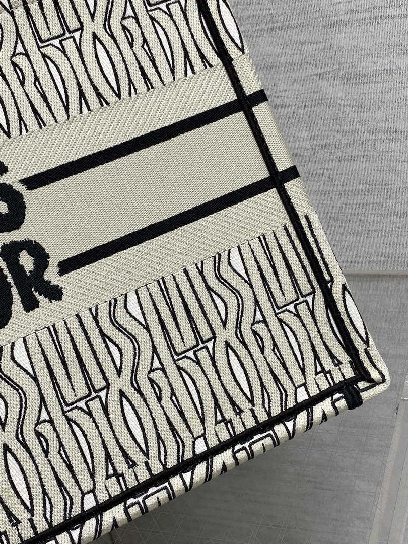 Dior M1296 Medium Dior Book Tote White and Black Miss Dior Allover Embroidery