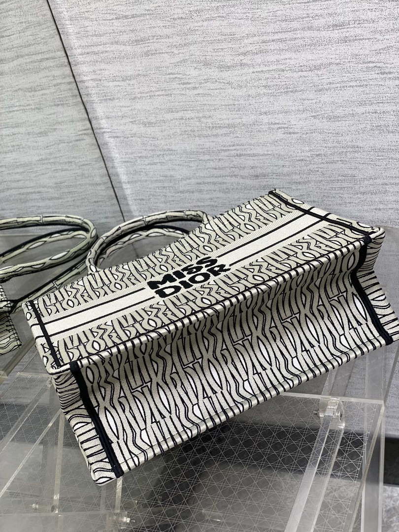 Dior M1296 Medium Dior Book Tote White and Black Miss Dior Allover Embroidery