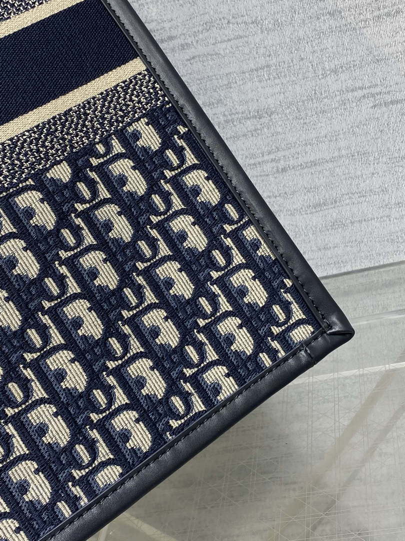 Dior M1323 Large Dior Book Tote Blue Dior Oblique Embroidery and Calfskin M2012