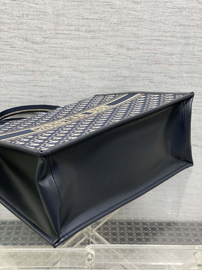 Dior M1323 Large Dior Book Tote Blue Dior Oblique Embroidery and Calfskin M2012