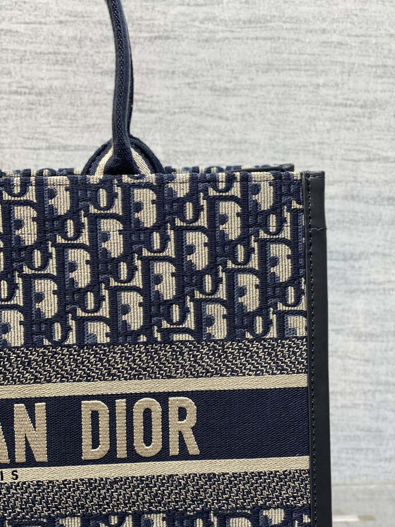 Dior M1324 Medium Dior Book Tote Blue Dior Oblique Embroidery and Calfskin M2010