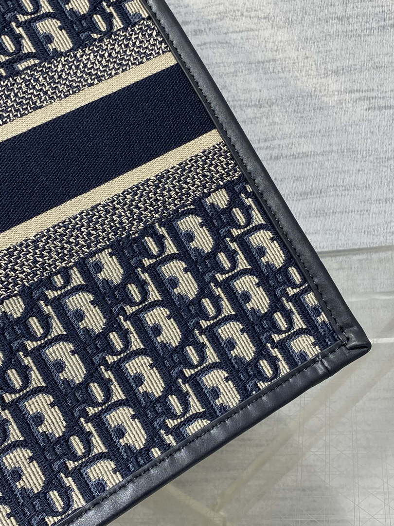 Dior M1324 Medium Dior Book Tote Blue Dior Oblique Embroidery and Calfskin M2010