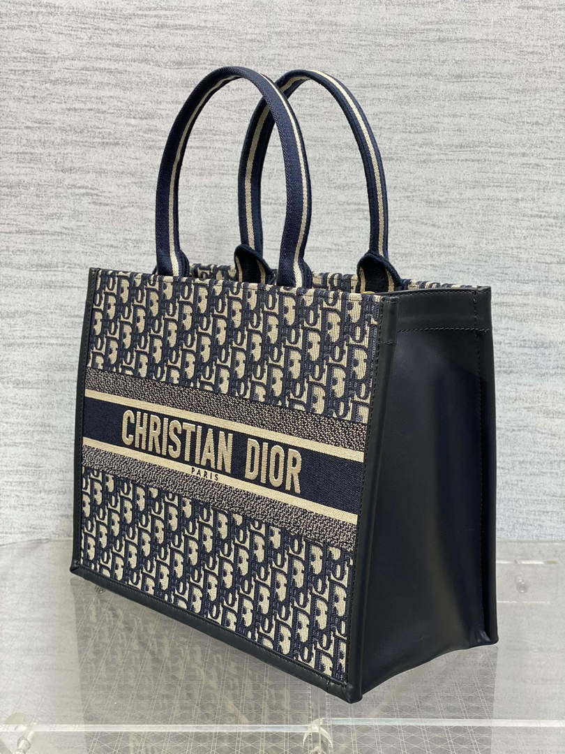 Dior M1324 Medium Dior Book Tote Blue Dior Oblique Embroidery and Calfskin M2010
