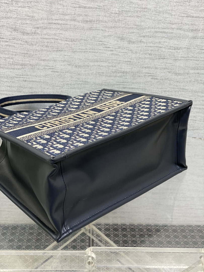 Dior M1324 Medium Dior Book Tote Blue Dior Oblique Embroidery and Calfskin M2010