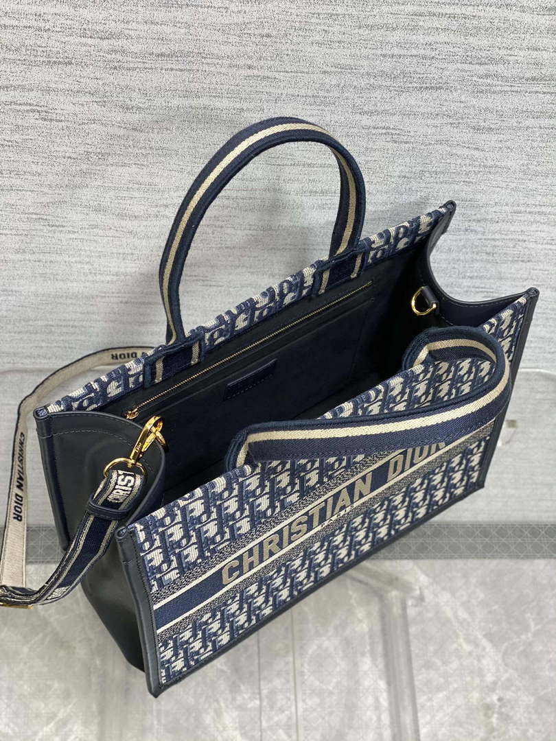 Dior M1324 Medium Dior Book Tote Blue Dior Oblique Embroidery and Calfskin M2010