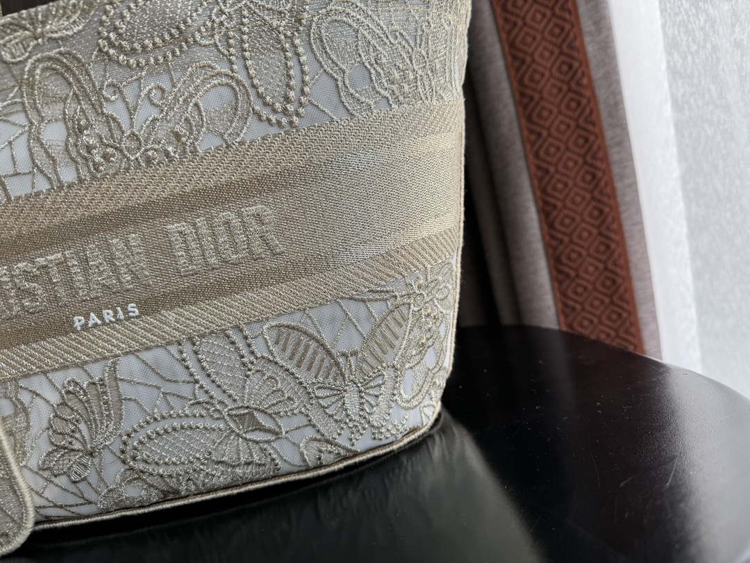 Dior M1328 Hat Basket Bag Beige D-Lace Butterfly Embroidery with Macram¨¦ Effec