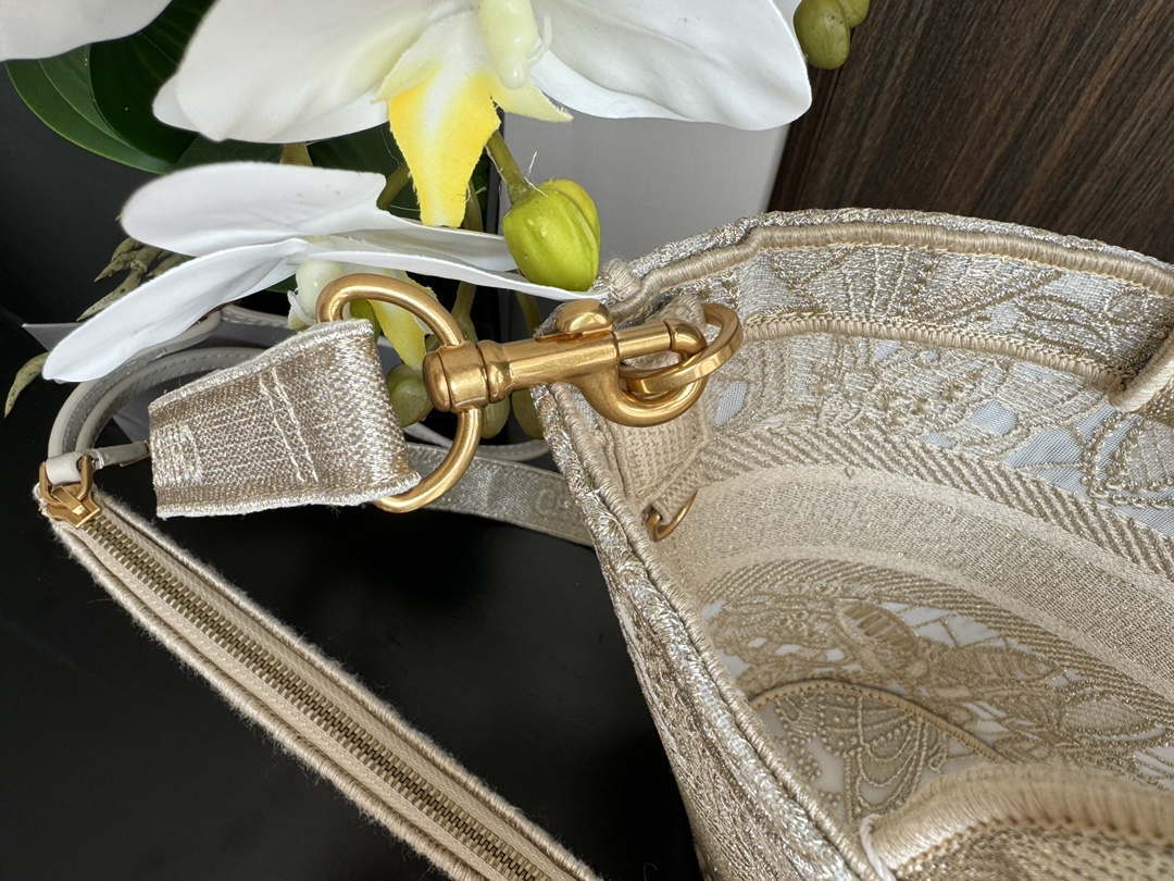 Dior M1328 Hat Basket Bag Beige D-Lace Butterfly Embroidery with Macram¨¦ Effec