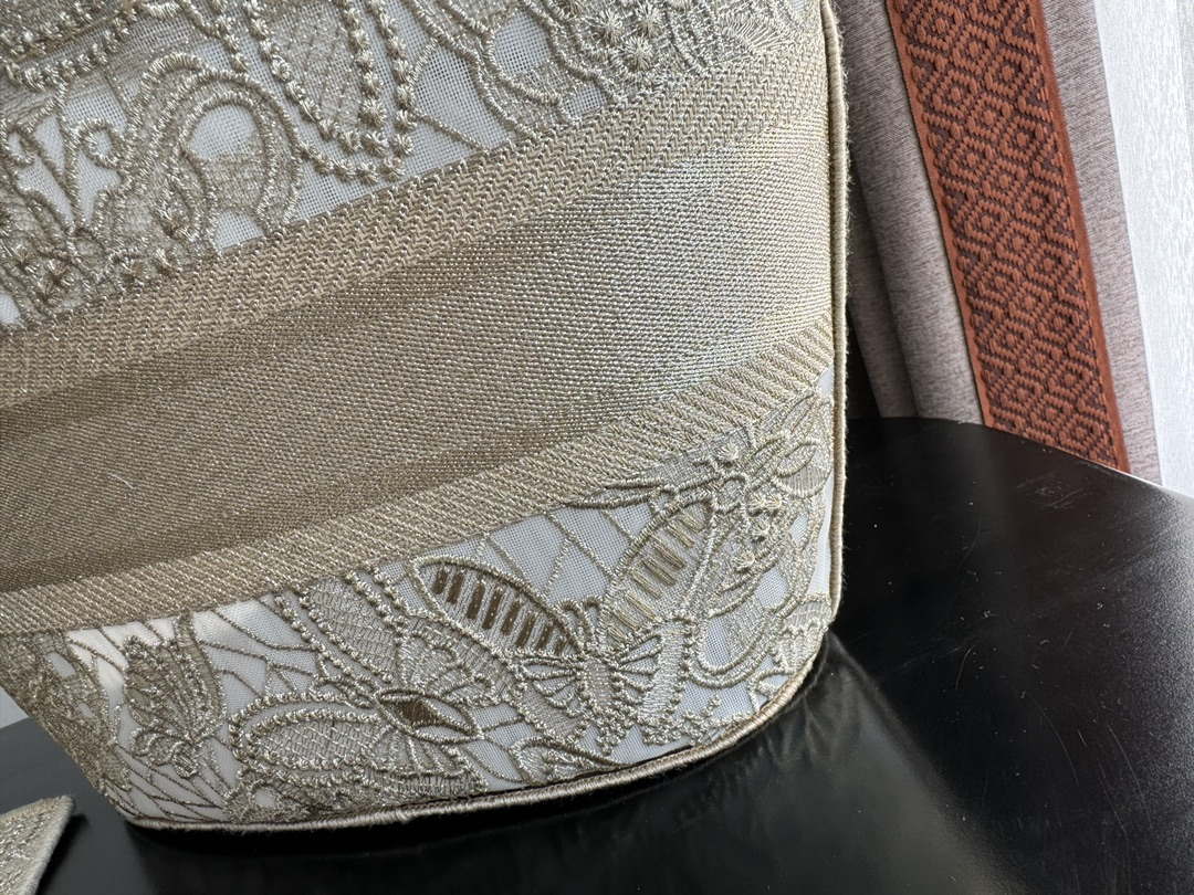 Dior M1328 Hat Basket Bag Beige D-Lace Butterfly Embroidery with Macram¨¦ Effec