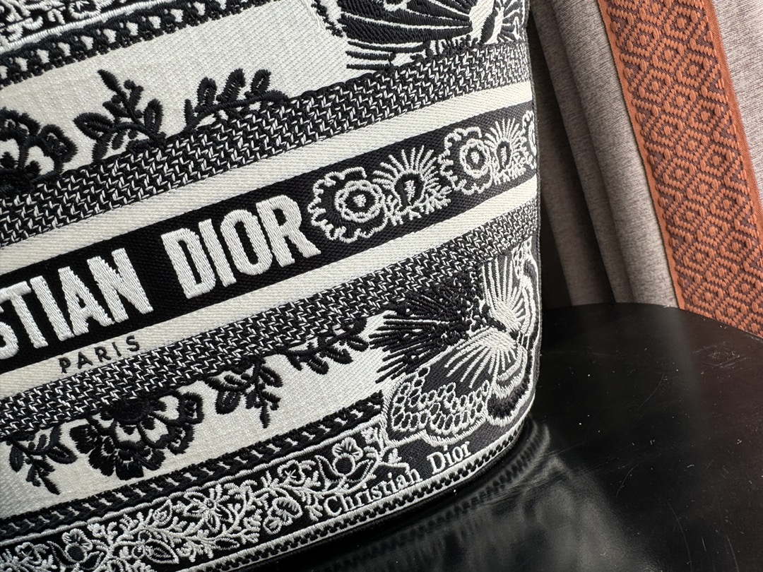 Dior M1328 Hat Basket Bag Black Le Coeur des Papillons Embroider - Default Title - View 2