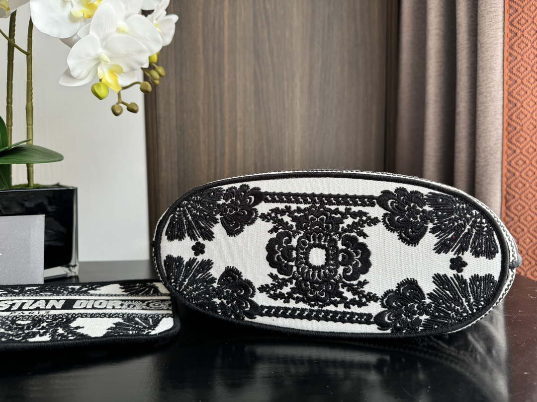 Dior M1328 Hat Basket Bag Black Le Coeur des Papillons Embroider