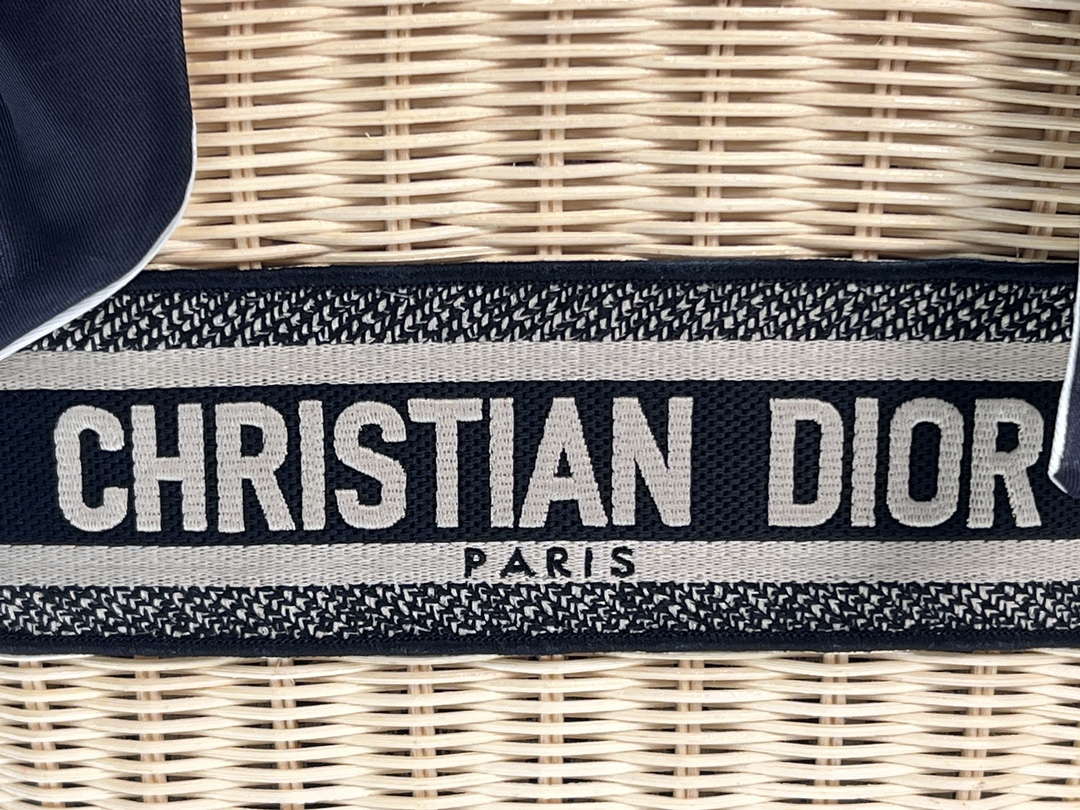 Dior M1328 Hat Basket Bag Natural Wicker and Blue Dior Oblique Jacquard M159