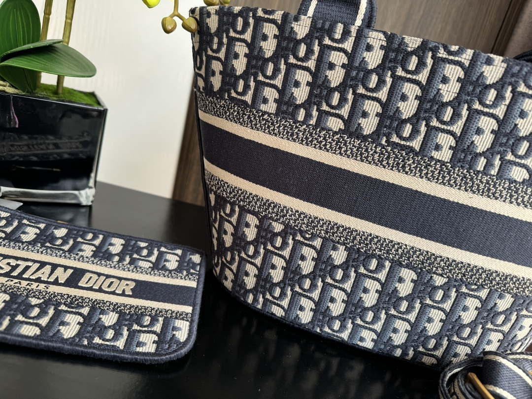Dior M1328 Hat Basket Bag Navy Blue and Gold-tone Blue Dior Oblique Jacquard