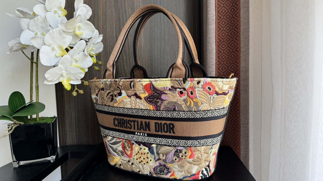 Dior M1328 Hat Basket Bag Multicolor Le Coeur des Papillons Embroider