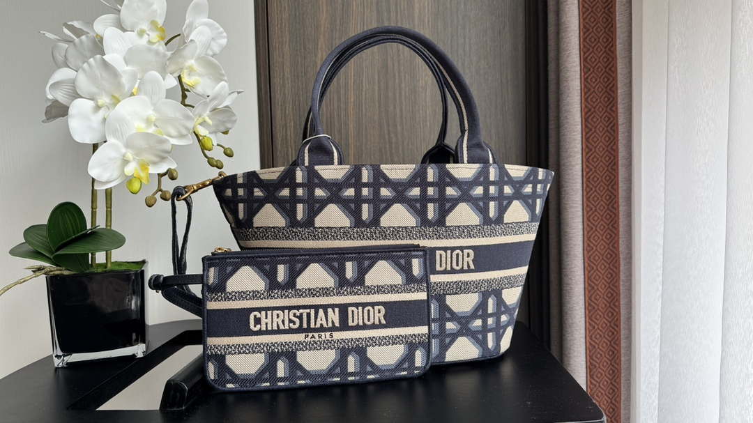 Dior M1328 Hat Basket Bag White and Blue with Gold-Tone Macrocannage Embroidery - Default Title - View 1