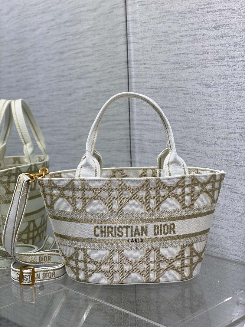 Dior M1328 Hat Basket Bag White and Gold-Tone Macrocannage Embroidery - Default Title - View 1