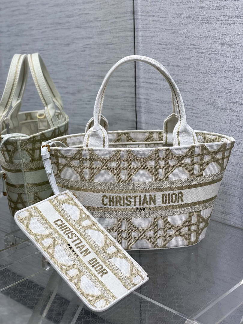 Dior M1328 Hat Basket Bag White and Gold-Tone Macrocannage Embroidery - Default Title - View 3