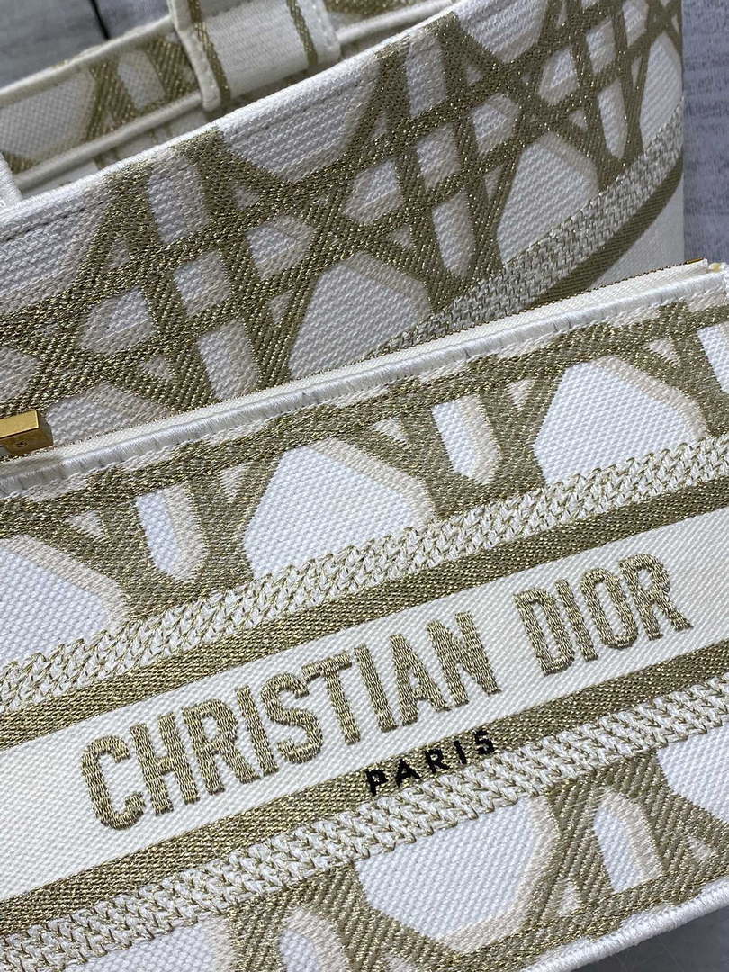Dior M1328 Hat Basket Bag White and Gold-Tone Macrocannage Embroidery - Default Title - View 4