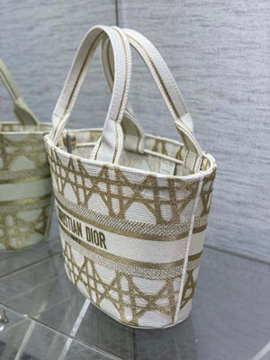 Dior M1328 Hat Basket Bag White and Gold-Tone Macrocannage Embroidery - Default Title - View 6