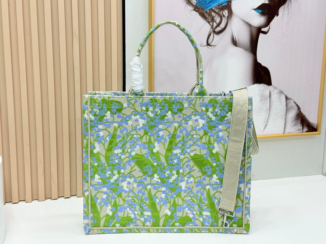 Dior  M1349PEHT_M928 Large Dior Book Tote with Strap  M9722