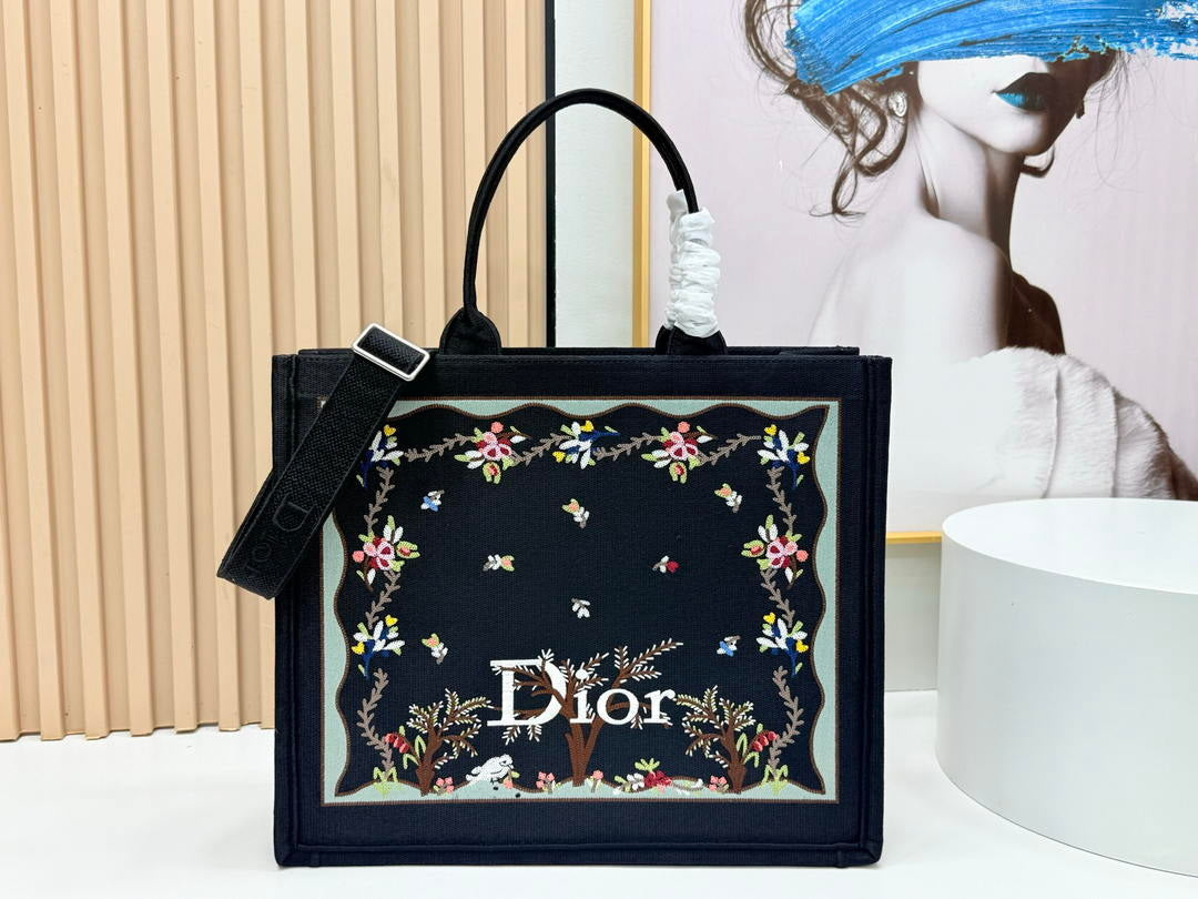 Dior  M1349PEHT_M928 Large Dior Book Tote with Strap  M9725