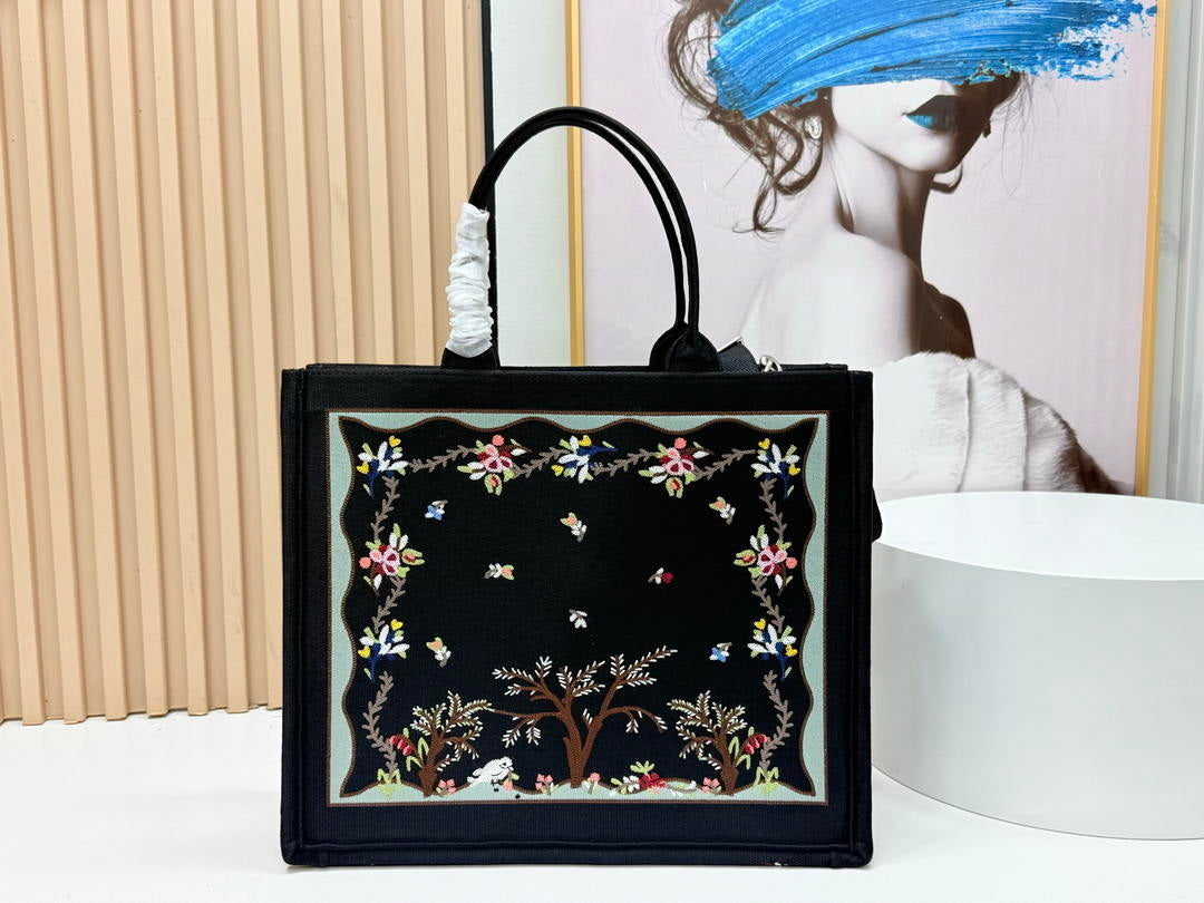 Dior  M1349PEHT_M928 Large Dior Book Tote with Strap  M9725