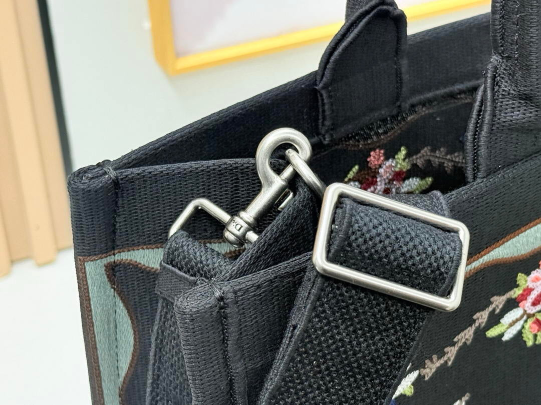 Dior  M1349PEHT_M928 Large Dior Book Tote with Strap  M9725