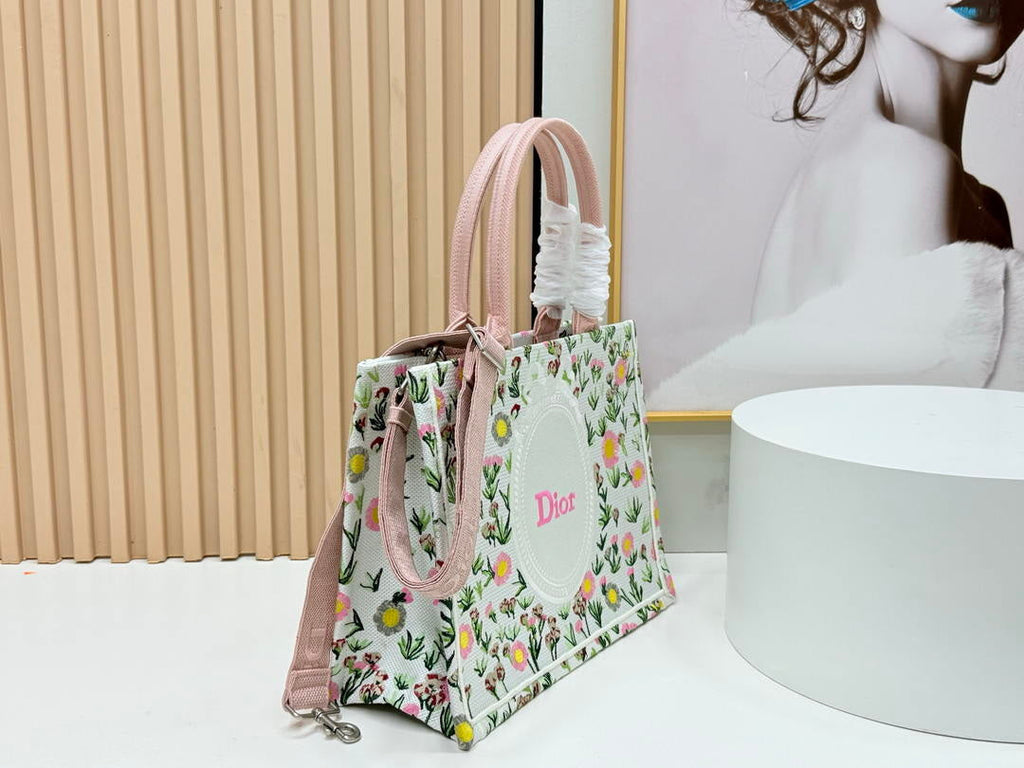 Dior M1354PEHR_M28I Medium Dior Book Tote with Strap  M9711