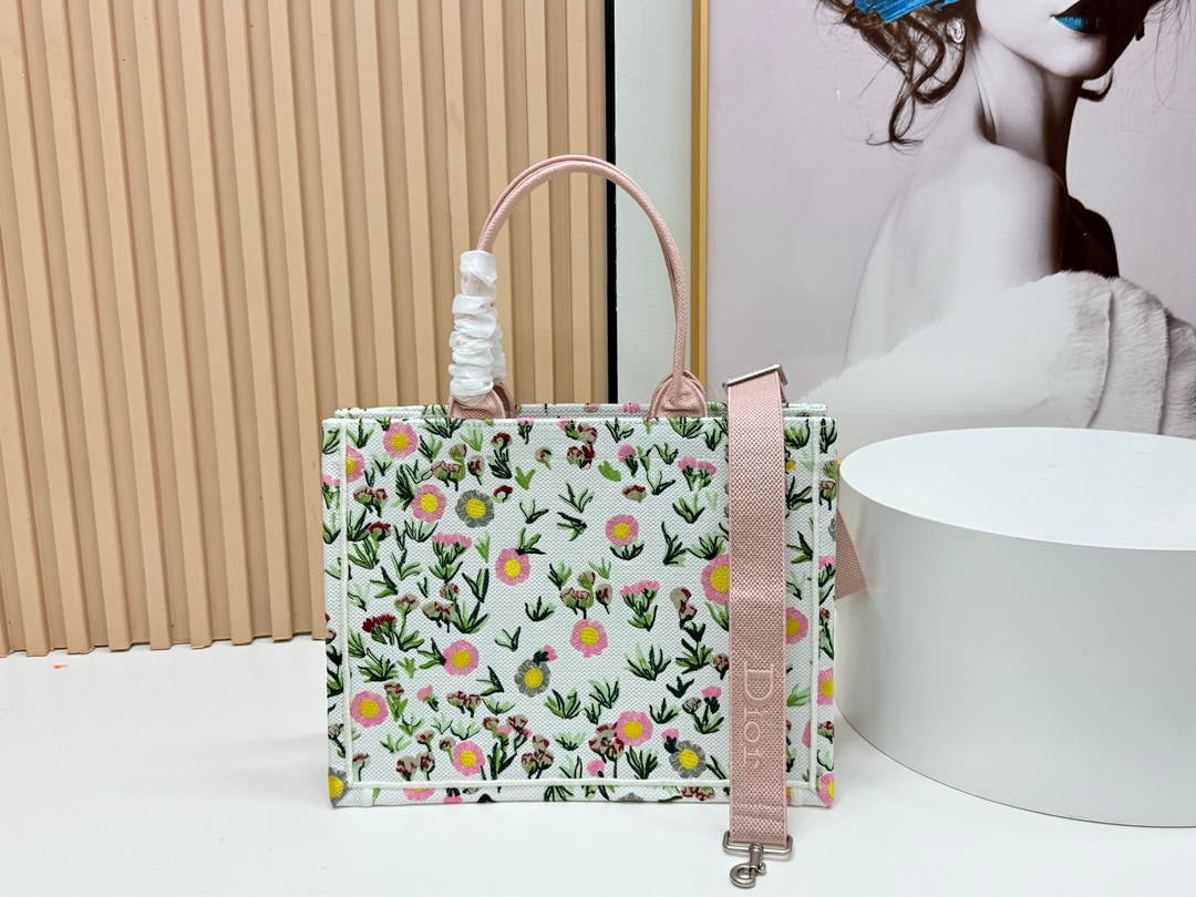Dior M1354PEHR_M28I Medium Dior Book Tote with Strap  M9711