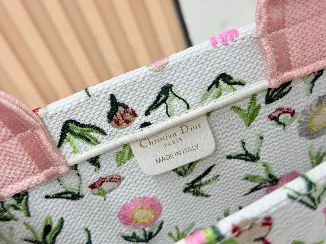 Dior M1354PEHR_M28I Medium Dior Book Tote with Strap  M9711