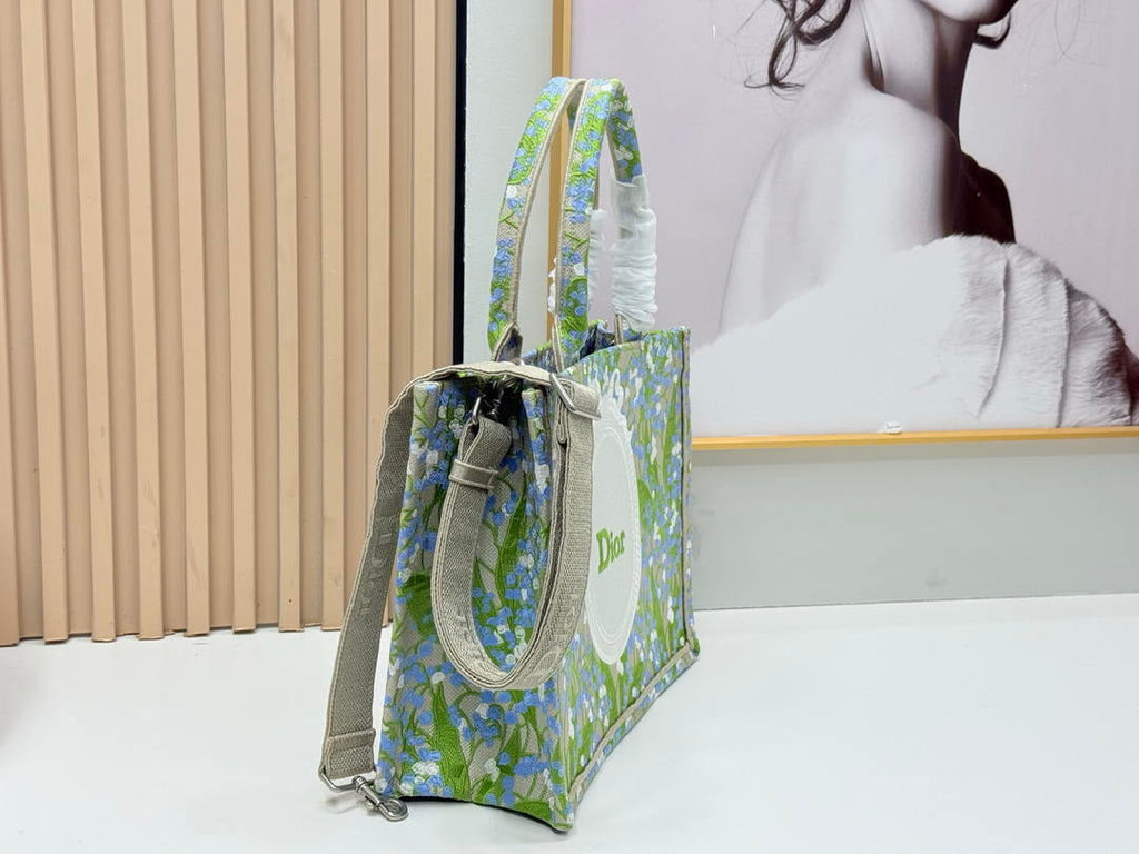 Dior M1354PEHR_M28I Medium Dior Book Tote with Strap  M9712