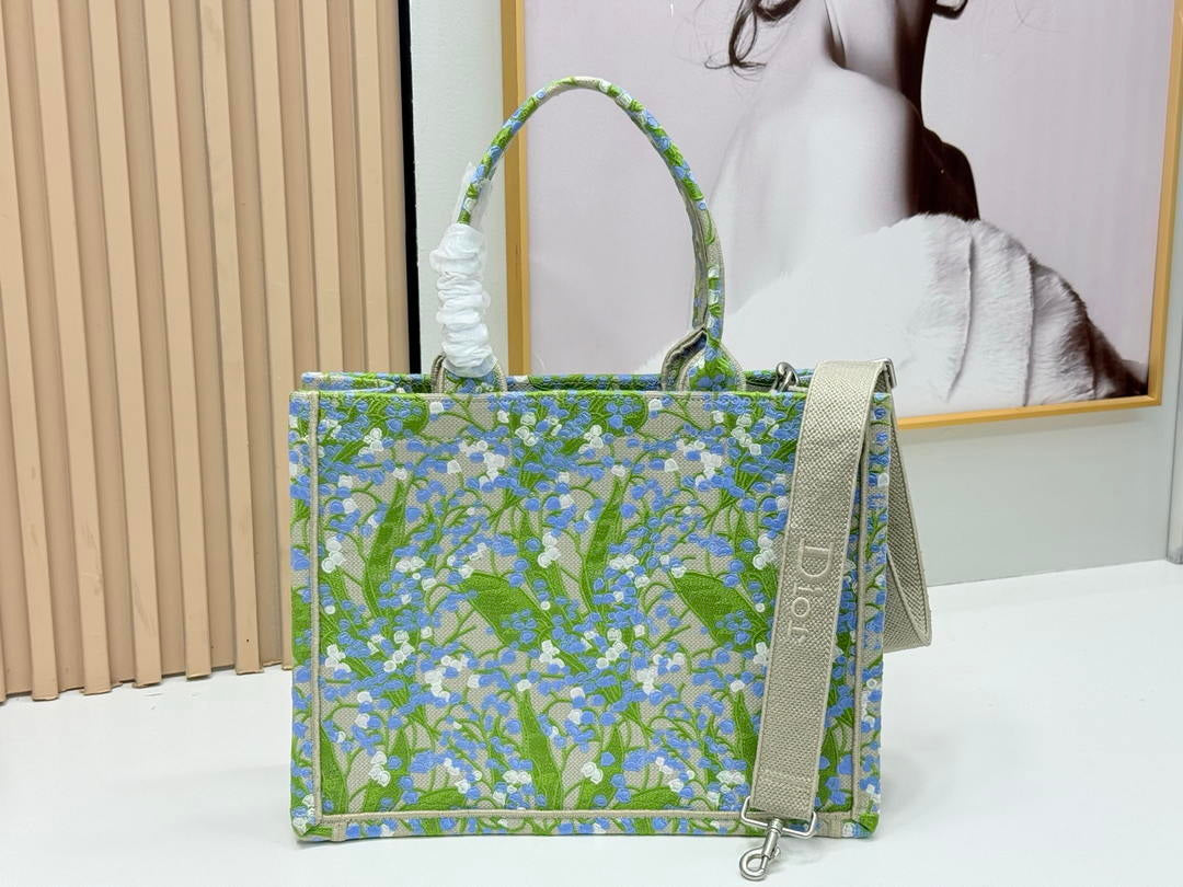Dior M1354PEHR_M28I Medium Dior Book Tote with Strap  M9712