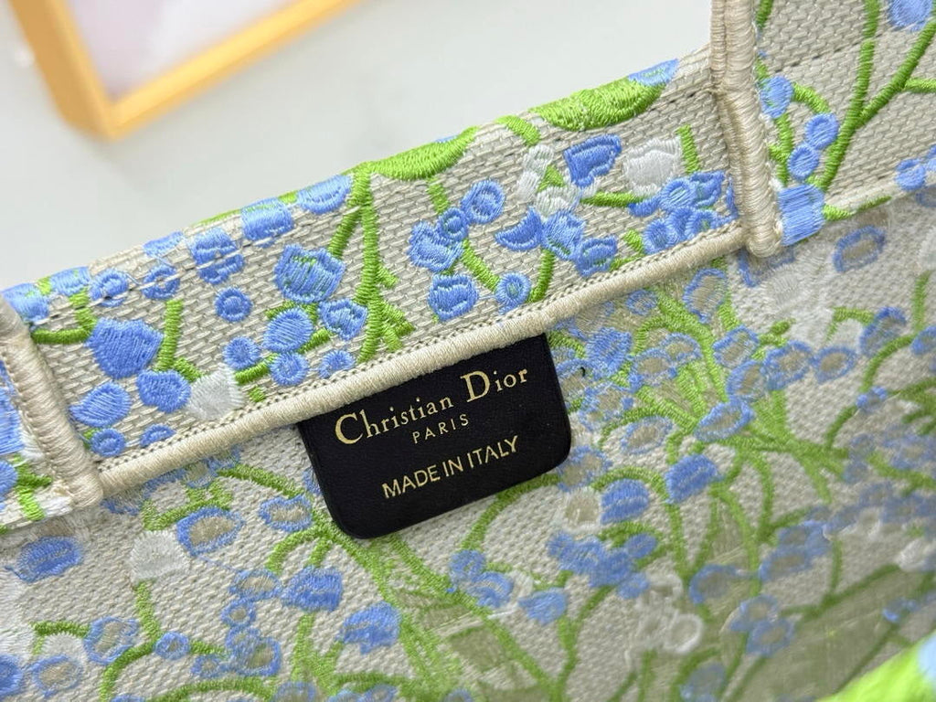 Dior M1354PEHR_M28I Medium Dior Book Tote with Strap  M9712