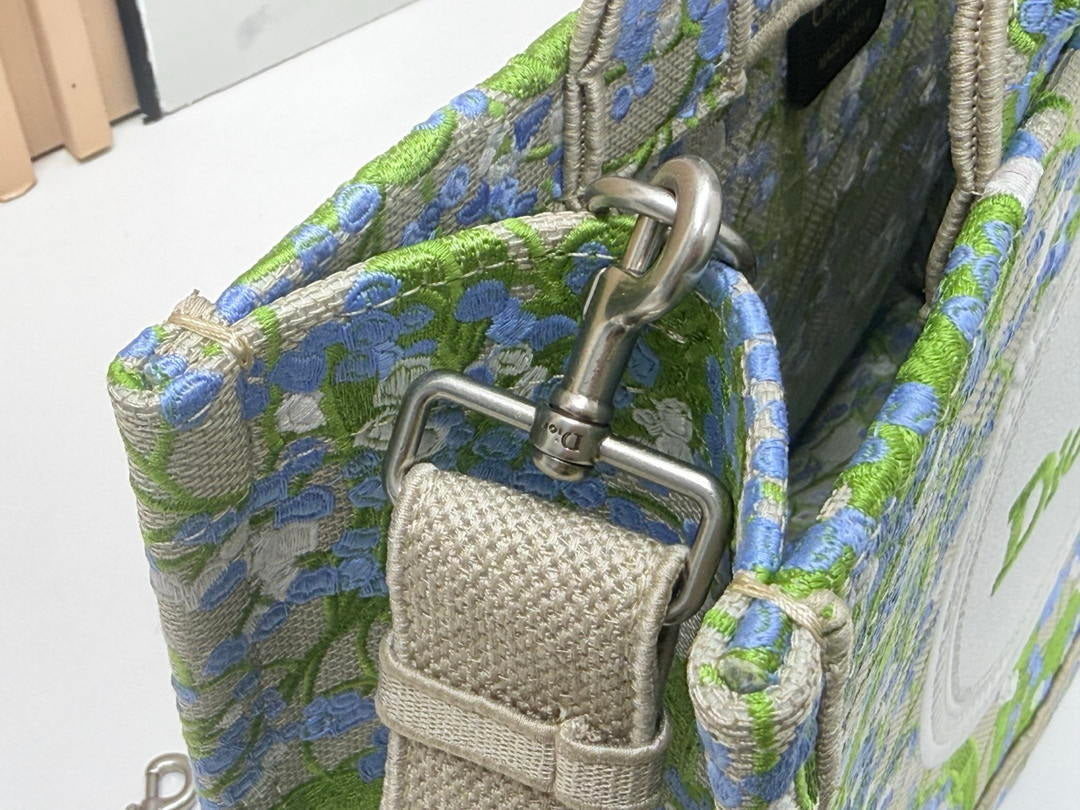 Dior M1354PEHR_M28I Medium Dior Book Tote with Strap  M9712