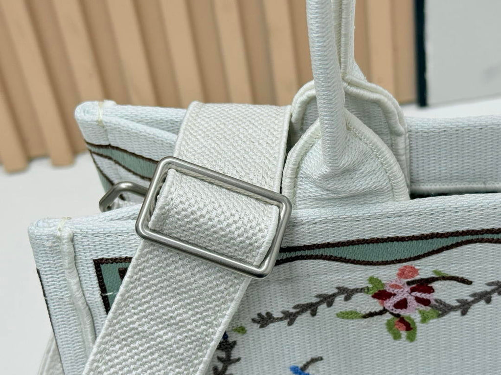 Dior M1354PEHR_M28I Medium Dior Book Tote with Strap  M9714