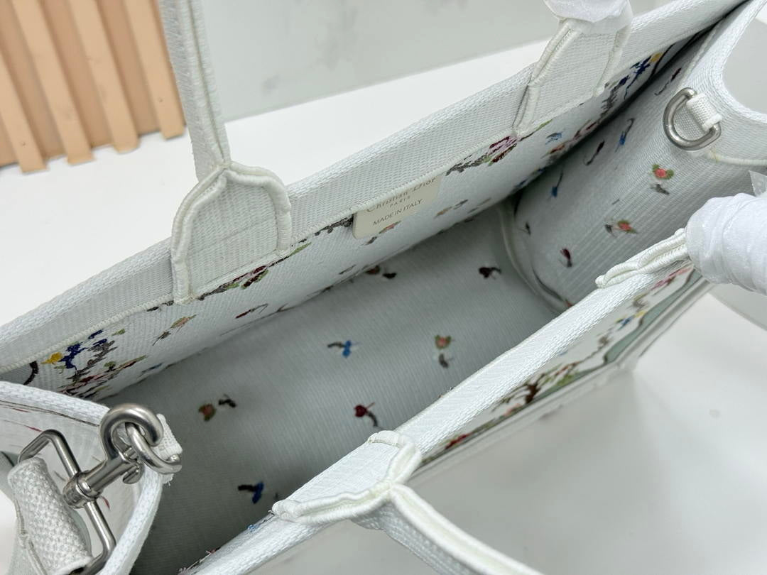 Dior M1354PEHR_M28I Medium Dior Book Tote with Strap  M9714