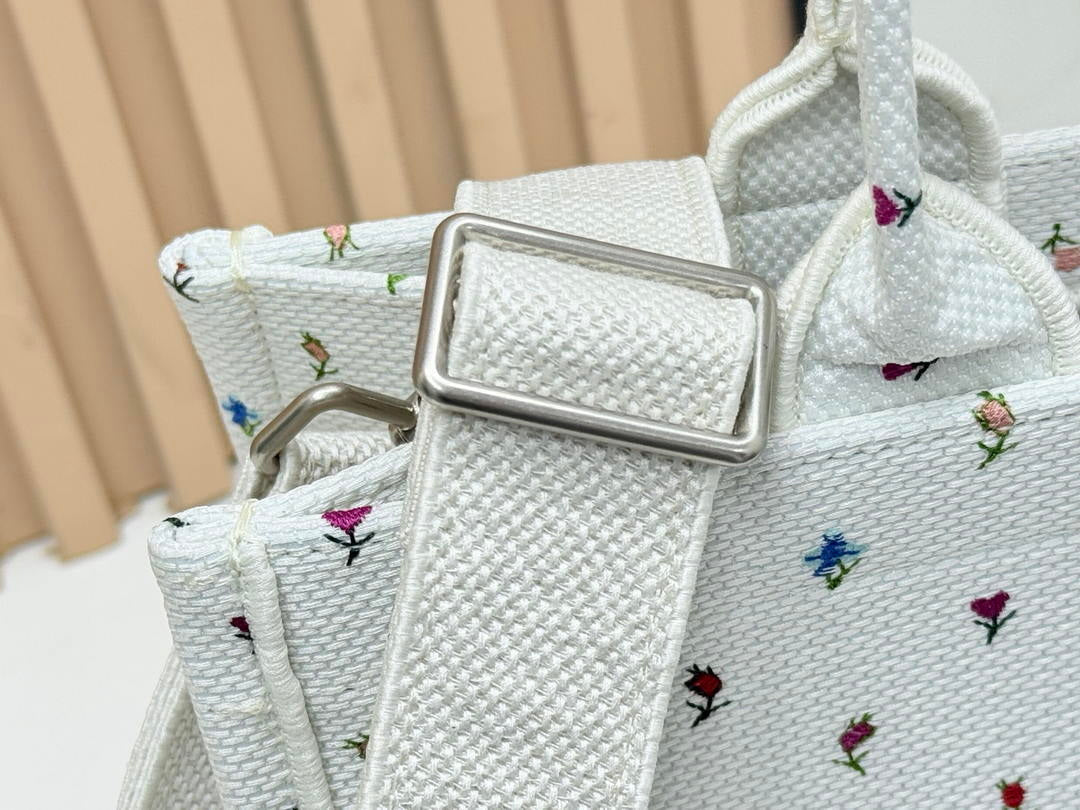 Dior M1354PEHR_M28I Medium Dior Book Tote with Strap  M9715