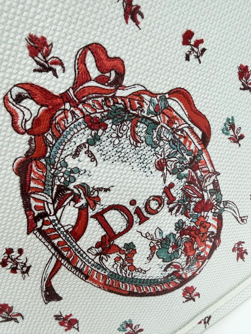 Dior M1354PEHR_M28I Medium Dior Book Tote with Strap  M9716