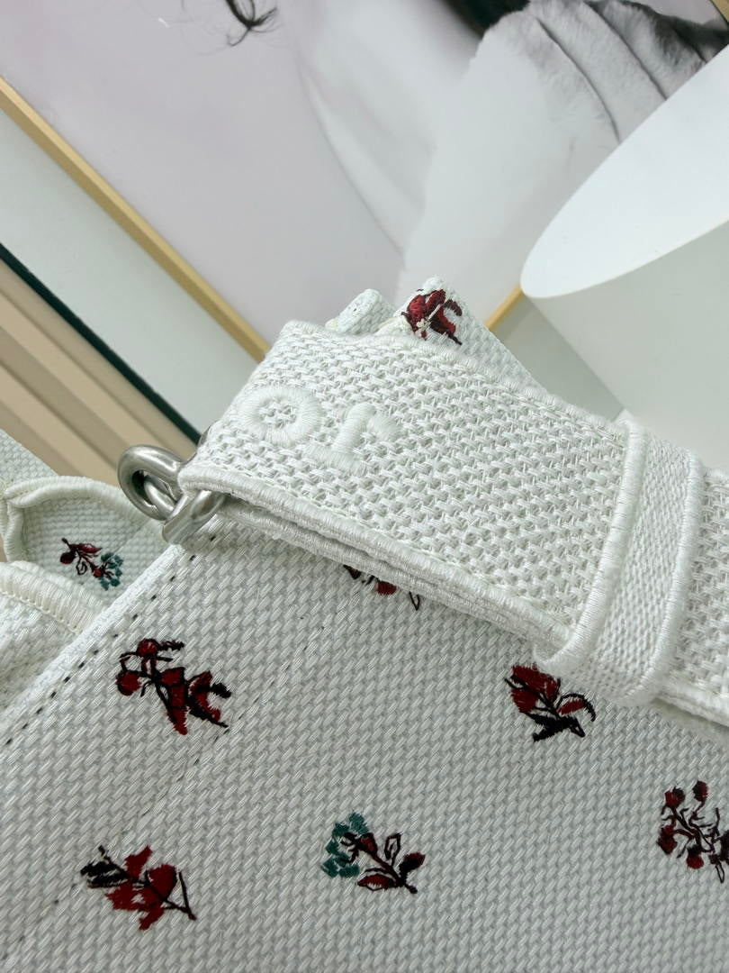 Dior M1354PEHR_M28I Medium Dior Book Tote with Strap  M9716