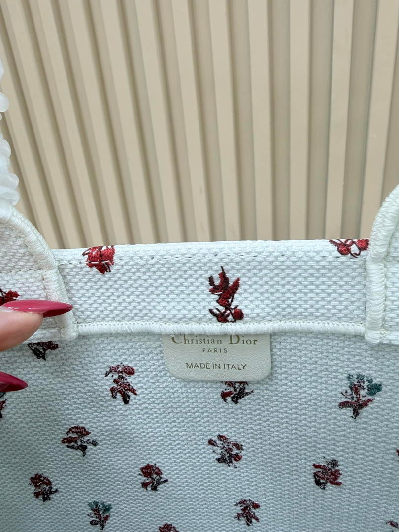 Dior M1354PEHR_M28I Medium Dior Book Tote with Strap  M9716