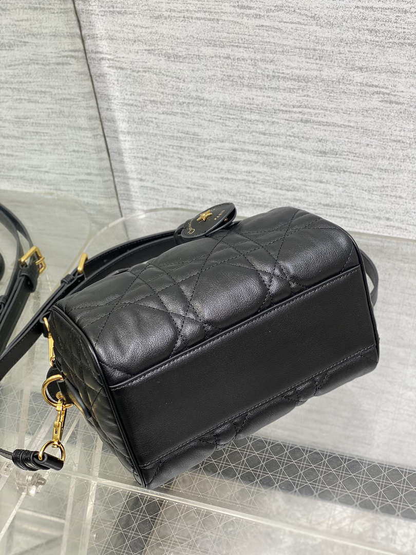 Dior M1364 Dior Groove 20 Bag Black Macrocannage Calfskin