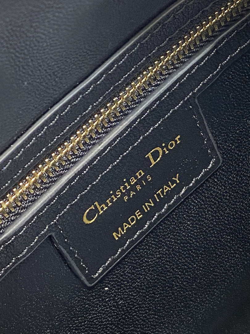 Dior M1364 Dior Groove 20 Bag Black Macrocannage Calfskin